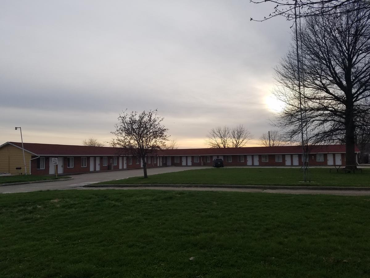 Budget Inn - Keokuk Экстерьер фото